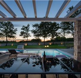 5 bedroom villa with pool near Pula, sleeps 10-12